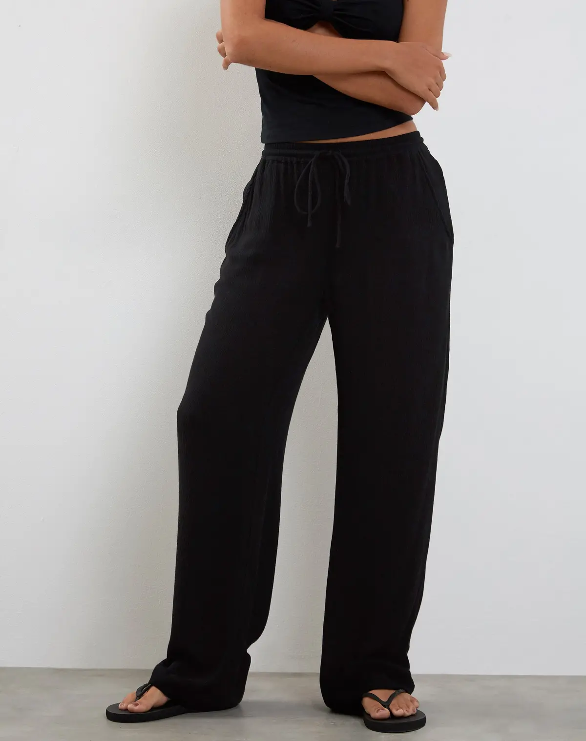 Cisa Wide Leg Trouser In Crinkle Black 1