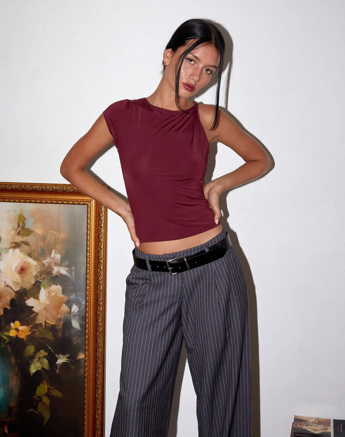 Dannas Twist Shoulder Top In Burgundy 1