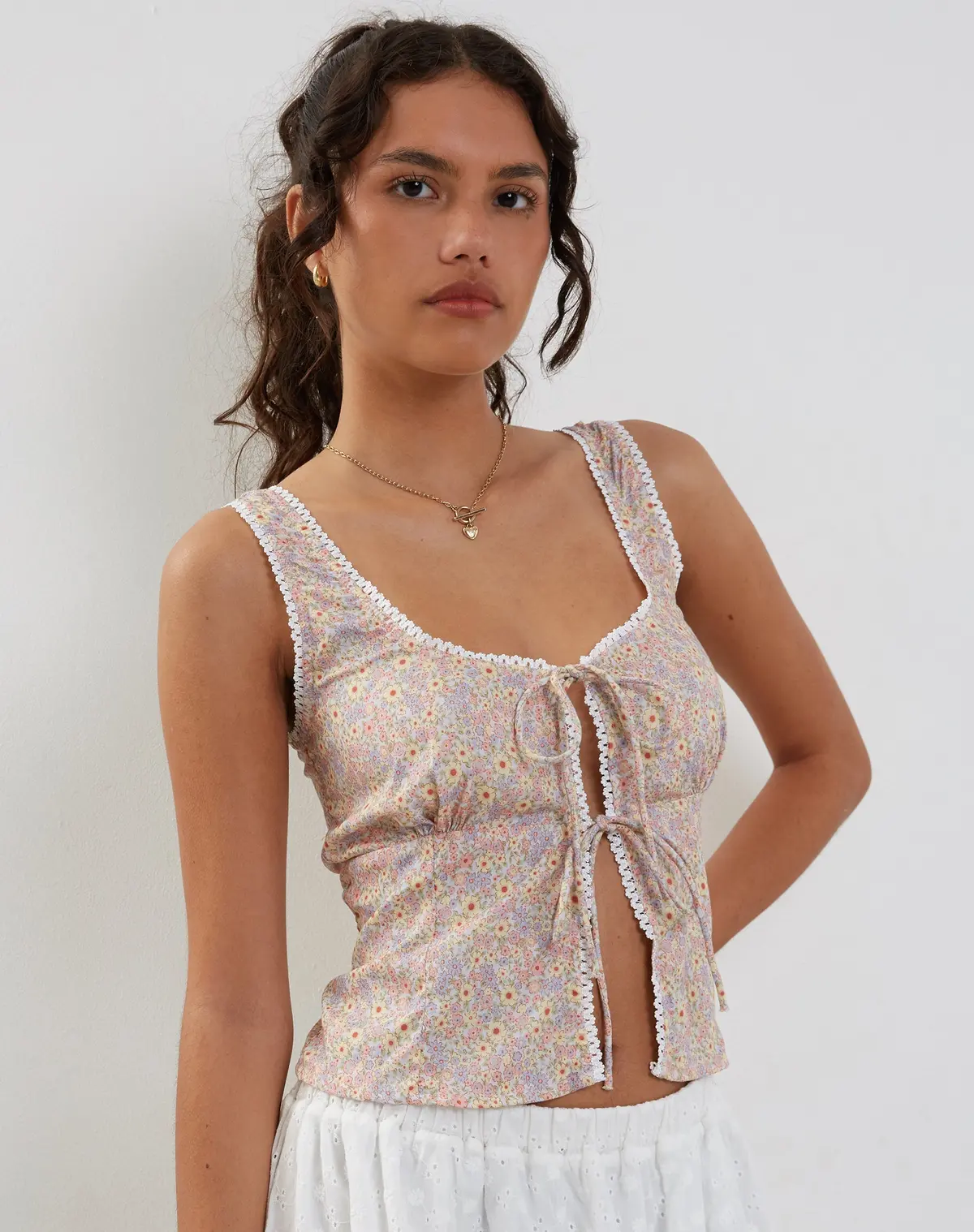 Esau Tie Front Top In 70S Prairie Girl Floral 1