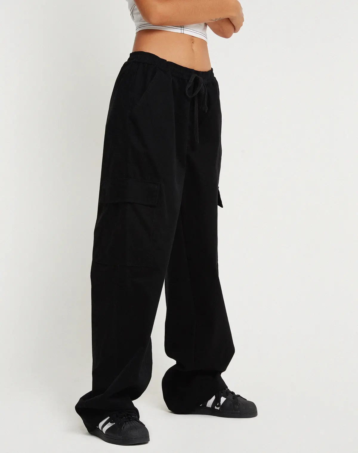 Geona Wide Leg Cargo Trouser In Black 1