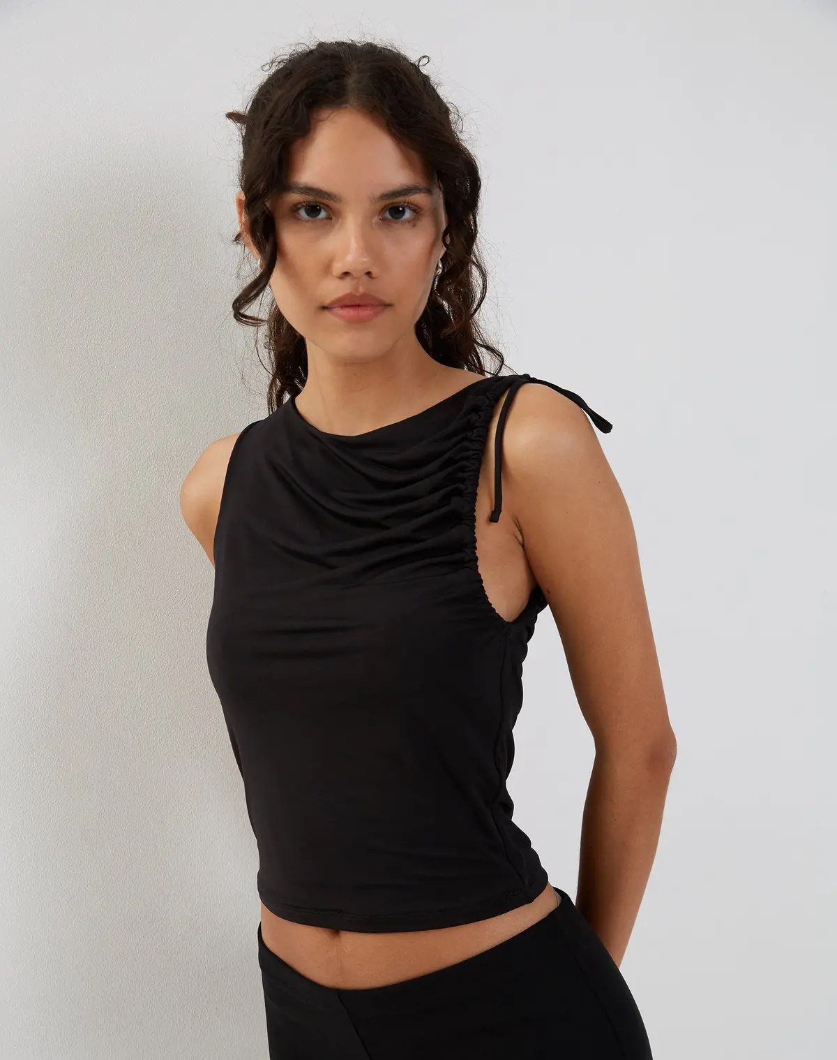 Hagne Vest Top In Black 1