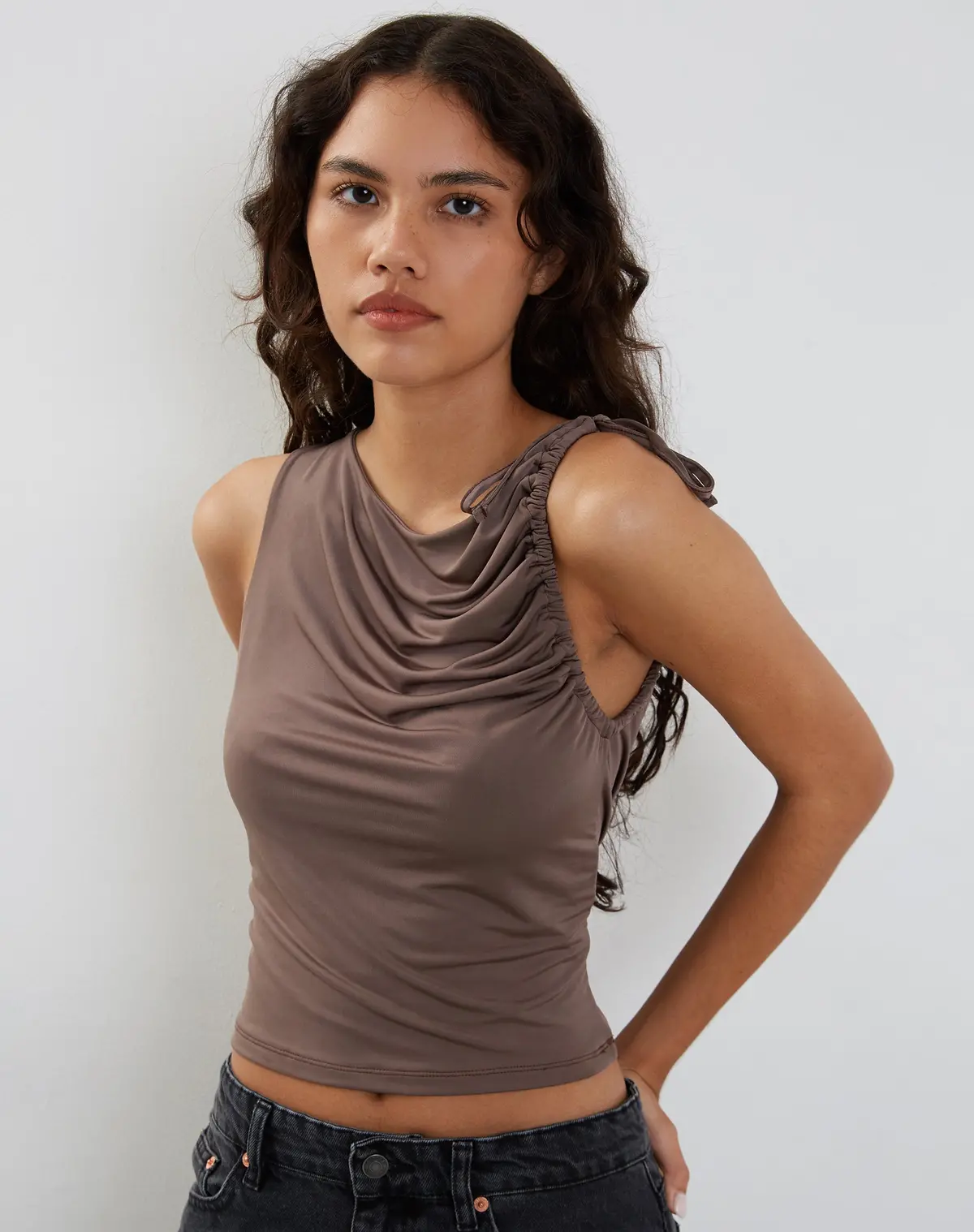 Hagne Vest Top In Mocca 1