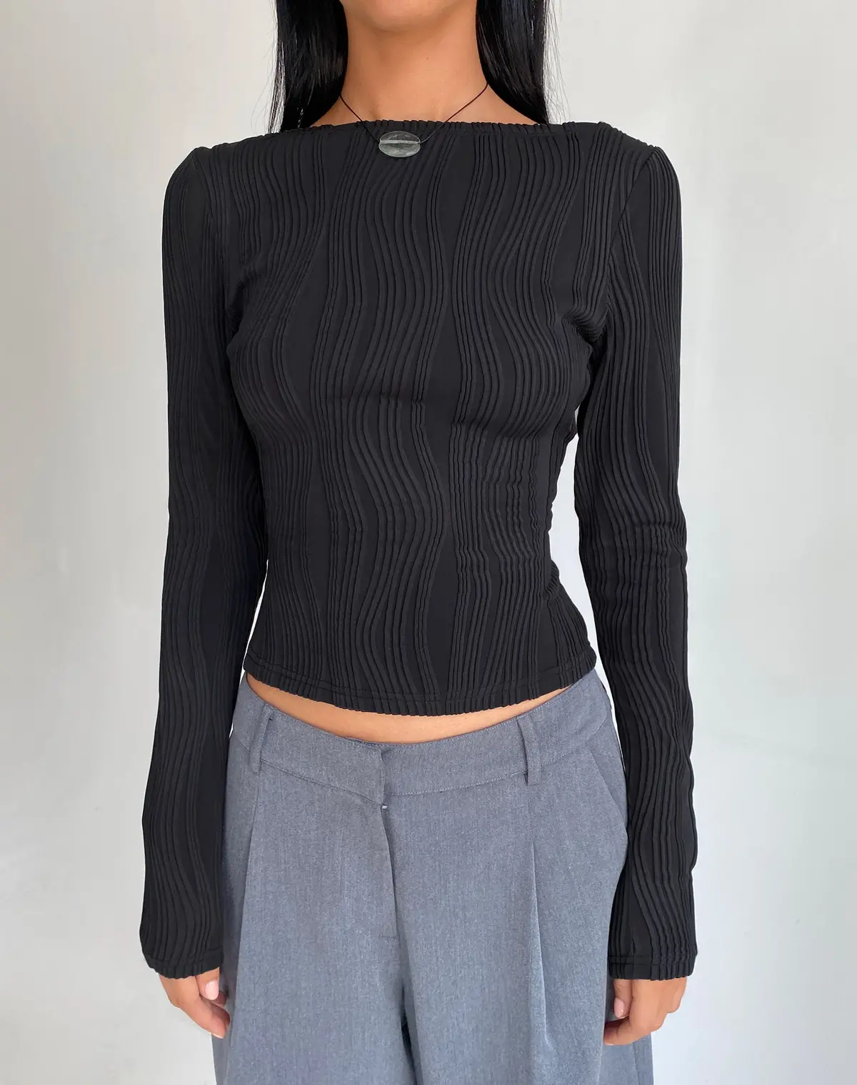 Amabon Long Sleeve Crop Top In Crinkle Black 1