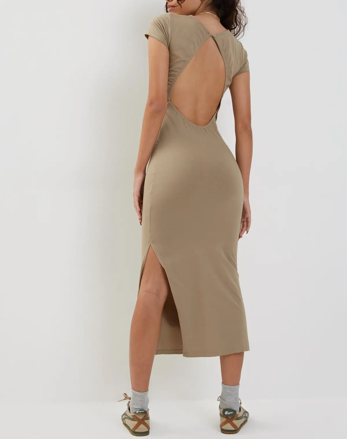 Kasor Open Back Midi Dress In London Fog 1