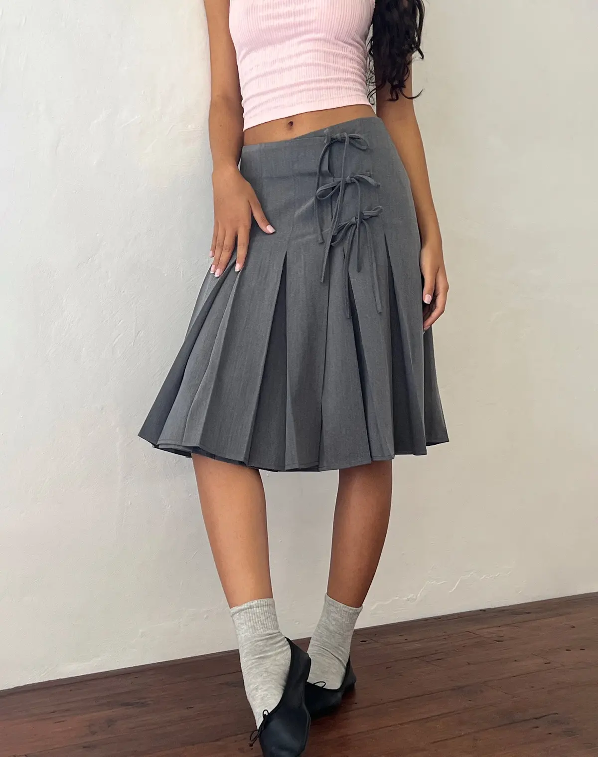 Madelyn Pleated Midi Skirt In Charcoal Tailoring 1