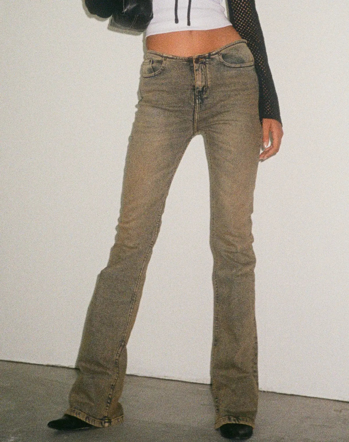Clean Waist Low Rise Jeans In Sandy Blue 1