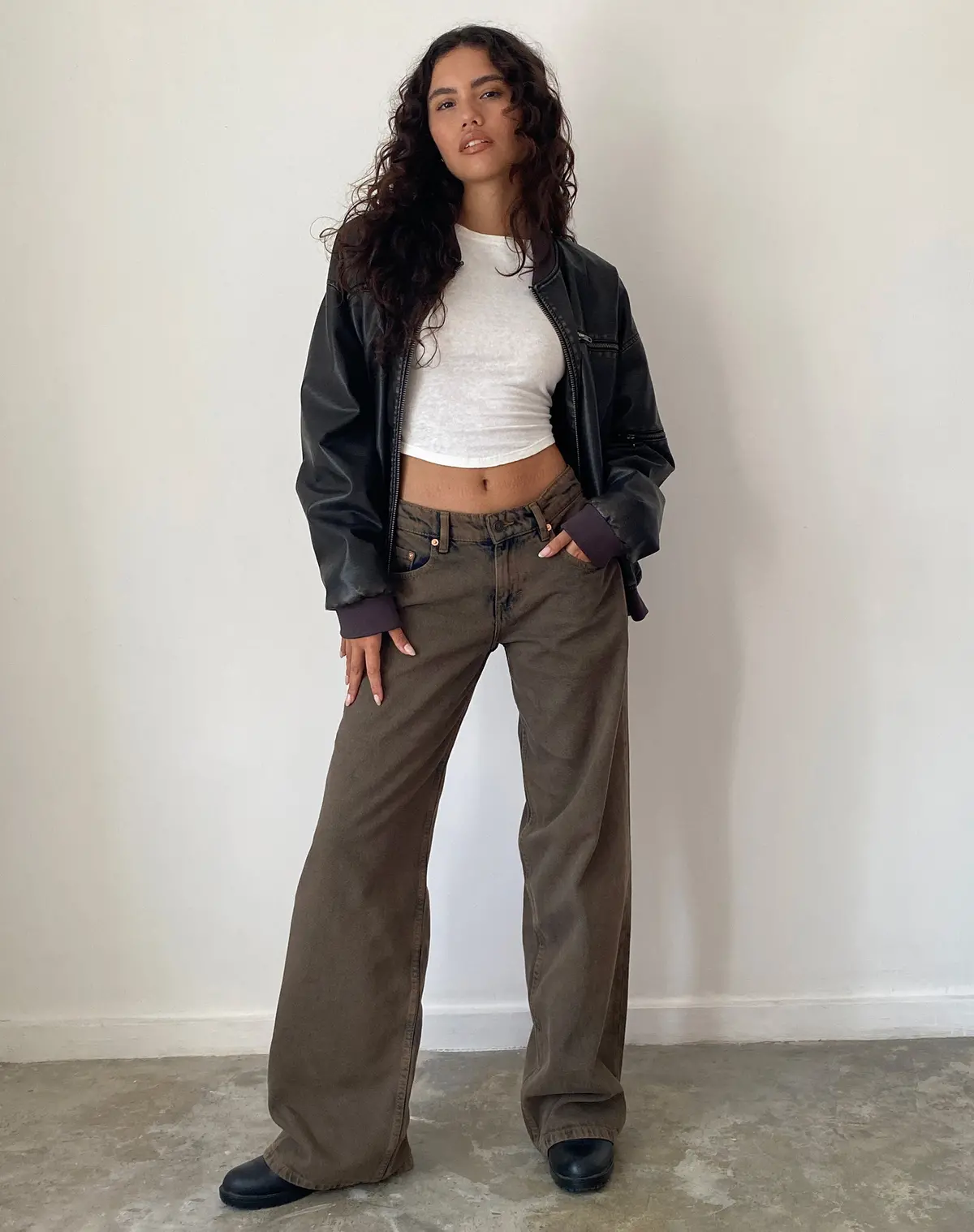 Roomy Extra Wide Low Rise Jeans In Dark Sand 1