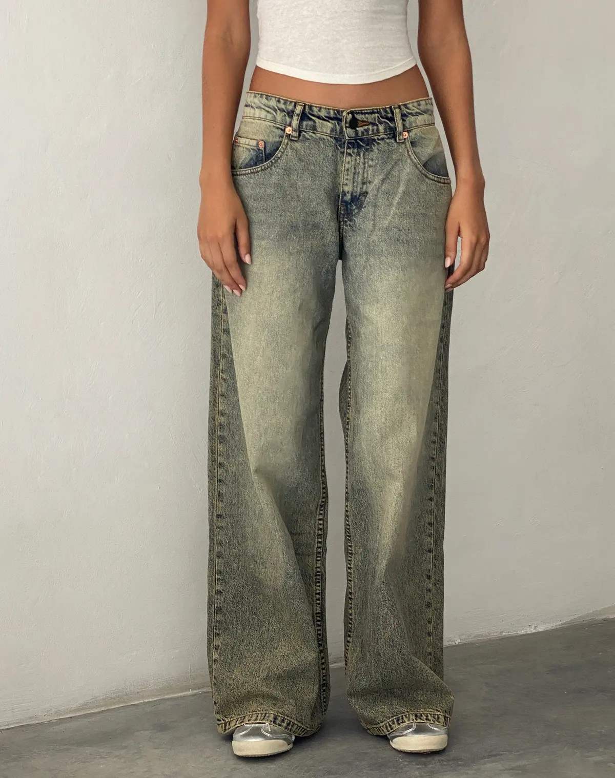 Roomy Extra Wide Low Rise Jeans In Sand Wash Blue 1