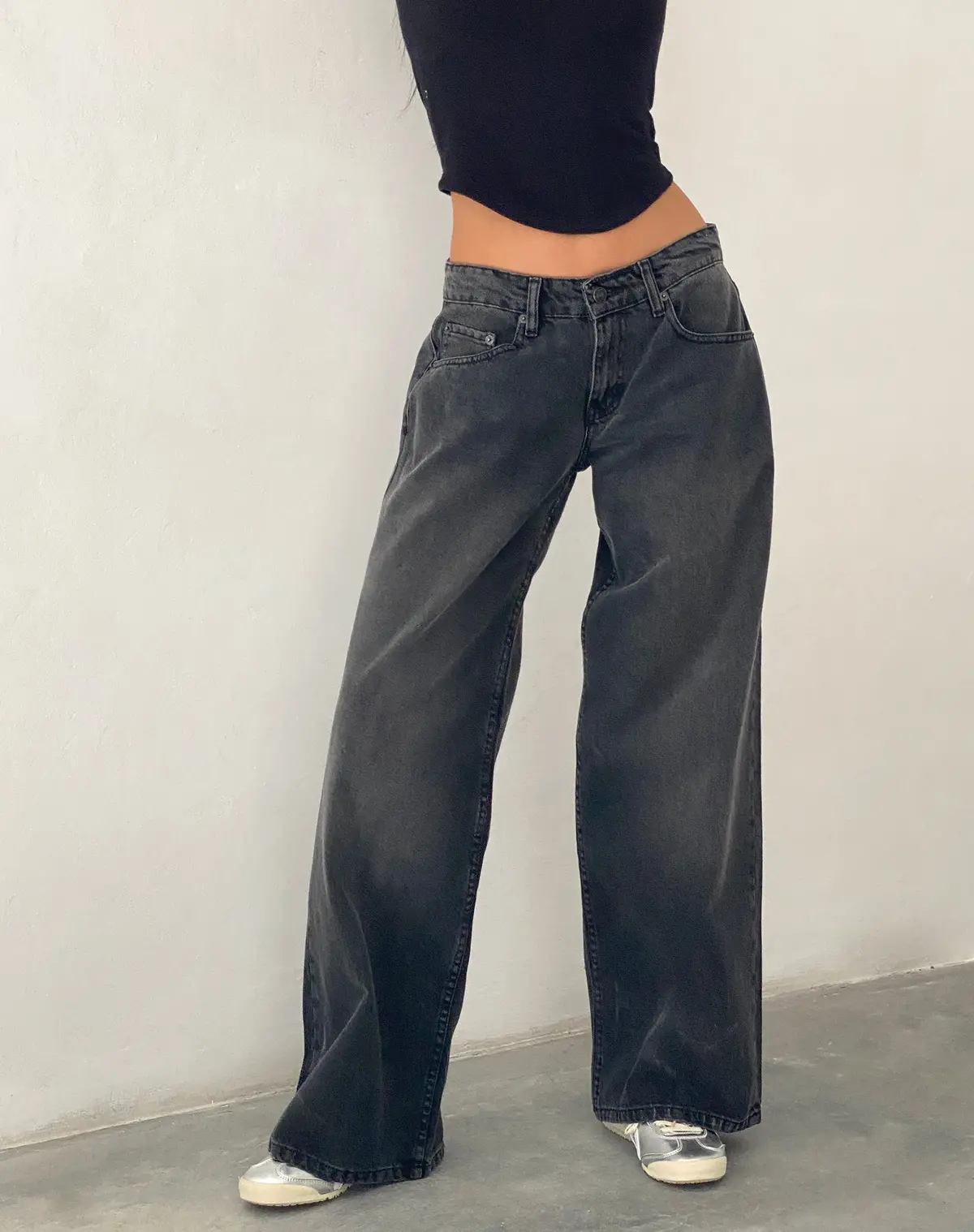 Roomy Extra Wide Low Rise Jeans In Washed Black Grey 1